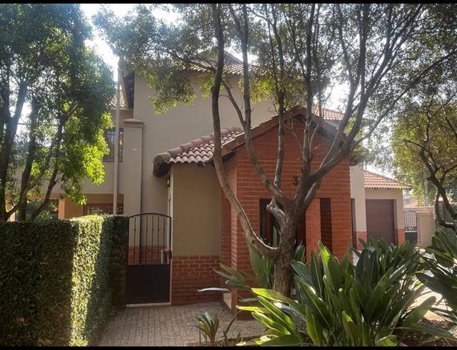 3 BEDROOM CLUSTER FOR SALE IN MENLO PARK